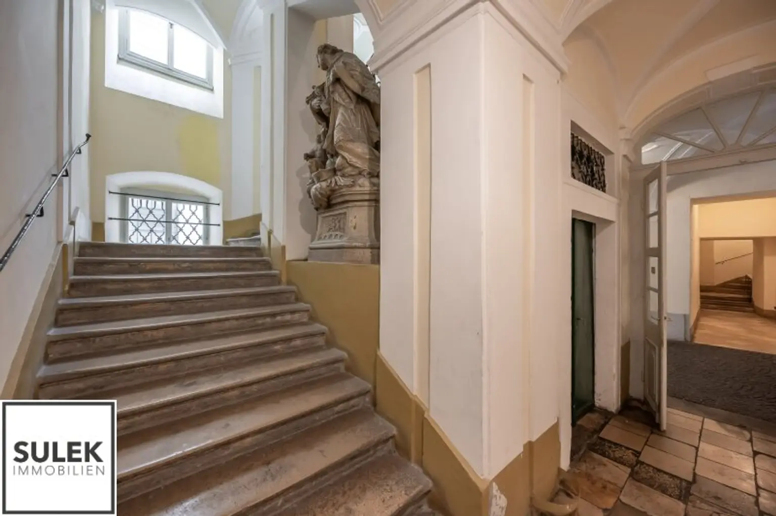 VIDEO-TOUR: traumhafte 3 Zimmer DG-Wohnung mit großem Wohnsalon in Bestlage * mit Blick zum Stephansdom *