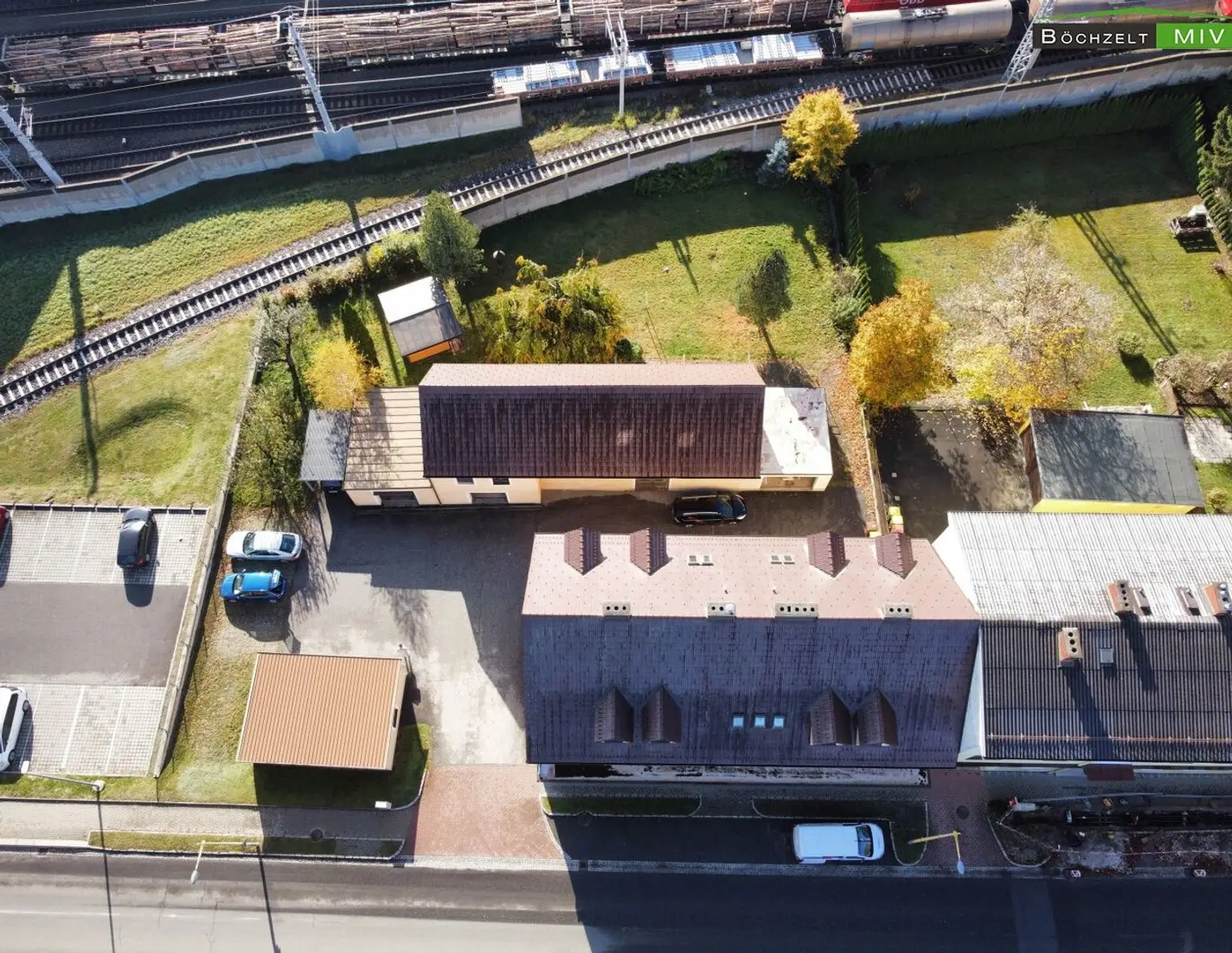 Wohn- und Geschäftshaus mit Garagen und Nebengebäude mit über 1.000 m² Nutzfläche