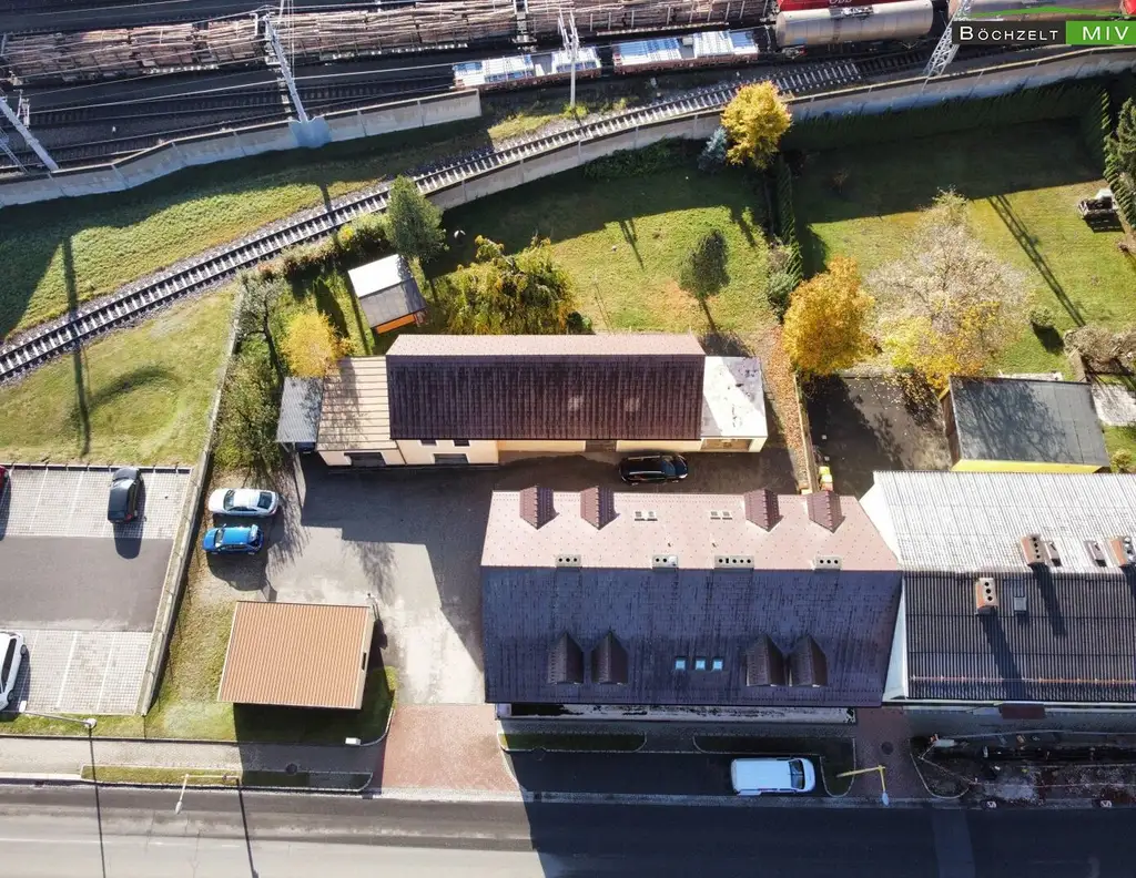 Wohn- und Geschäftshaus mit Garagen und Nebengebäude mit über 1.000 m² Nutzfläche