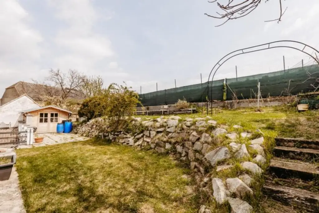 Gepflegtes, neu revitalisiertes  und liebevoll erhaltenes Landhaus. Natur, Sonne, Ruhe,  Seelenheil.