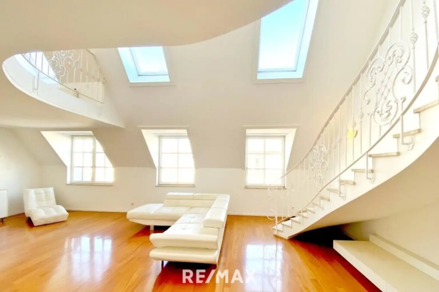 4 Zimmer -100m2 Dachterrasse