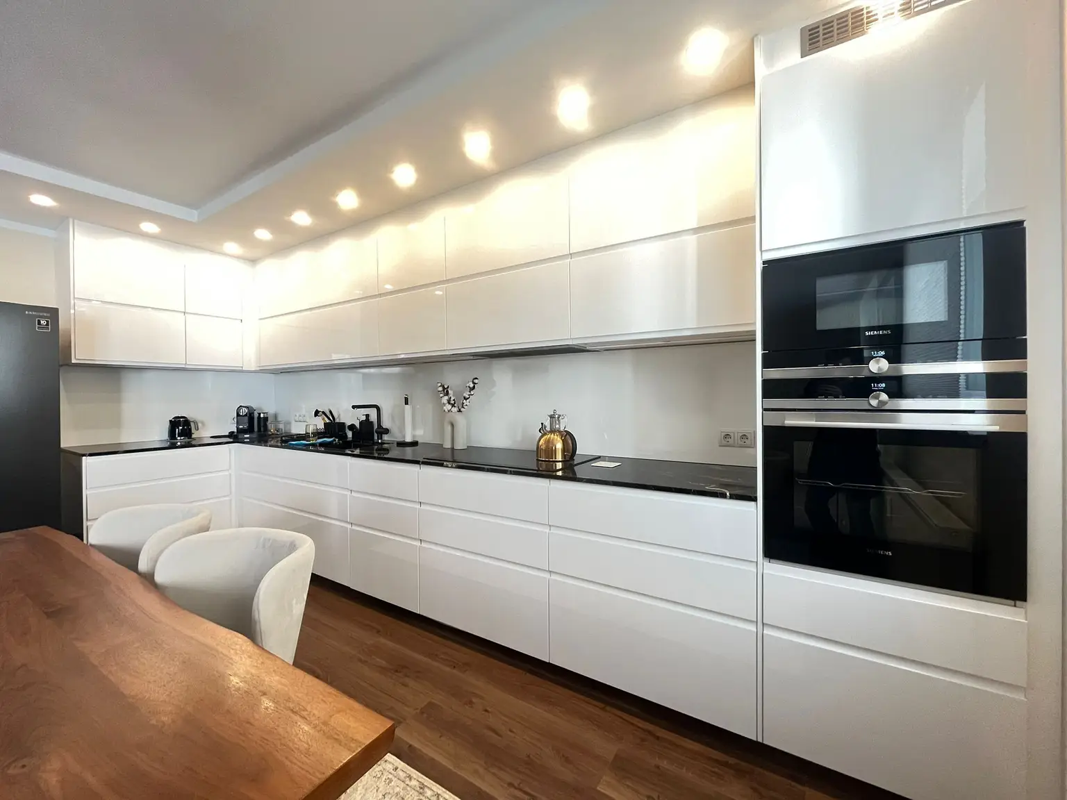 Stilvolle 3-Zimmer-Wohnung in Toplage 1070 – ruhig, renoviert, vollmöbliert und Garagenstellplatz