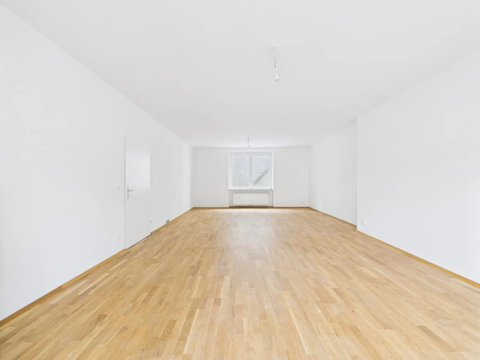 Linz/Stadt: TOP-MIETWOHNUNG ca. 116,7 m²  + BALKON nähe Promenade/Landestheater