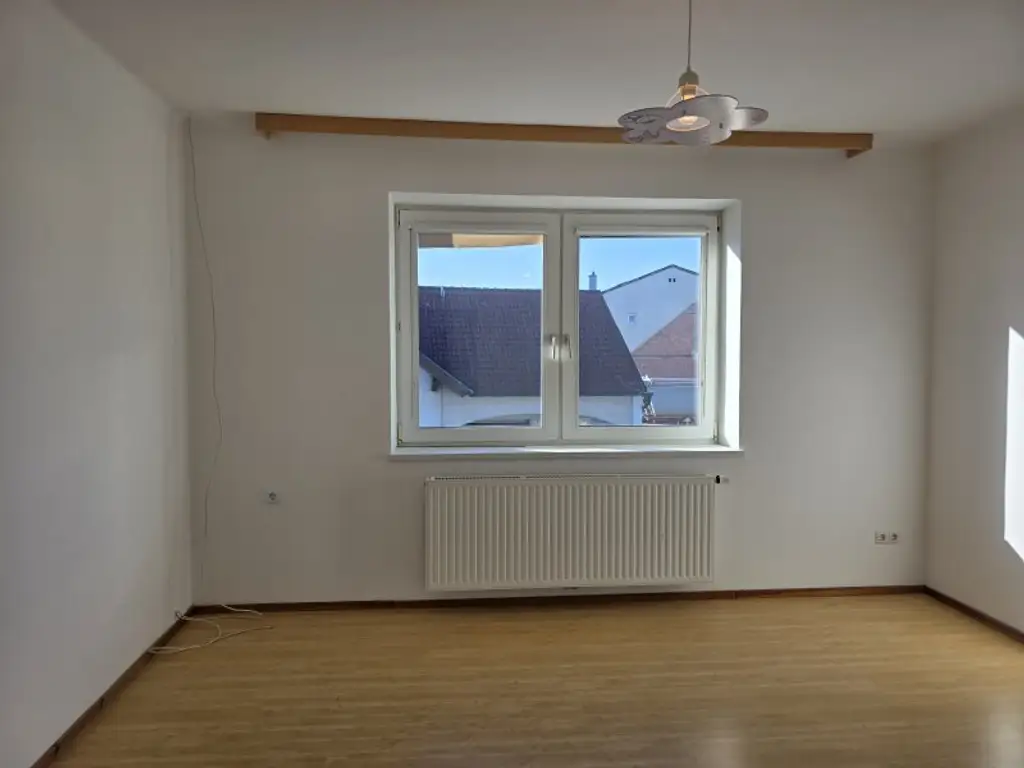 „NUR 25 MINUTEN von WIEN!“ EIN- ODER ZWEIFAMILIENHAUS – schönes ECKGRUNDSTÜCK