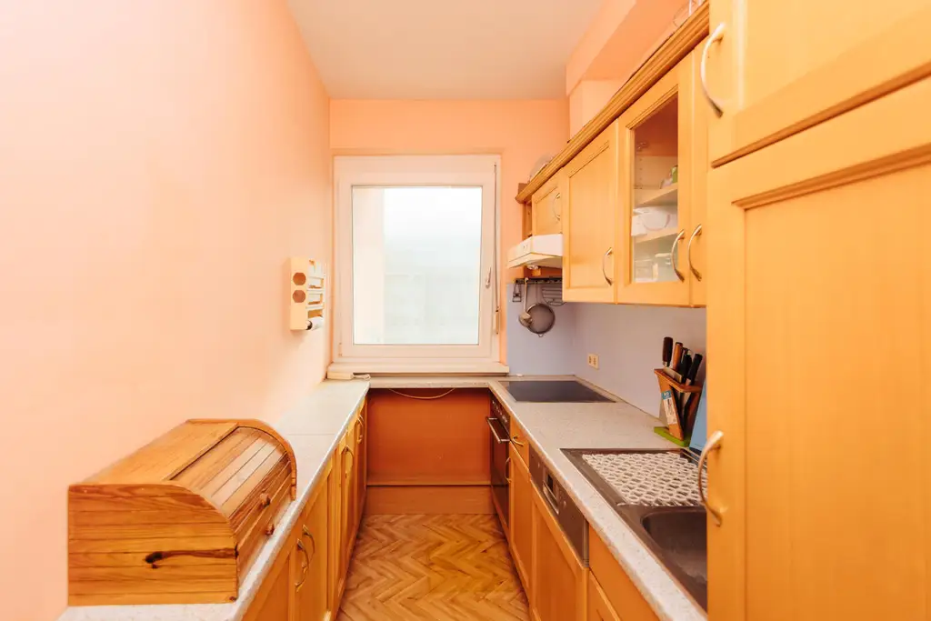 3-Zimmer-Wohnung mit Balkon, Lift, Parkplatz & Vollmöblierung – Sofortbezug in der Abstallerstraße