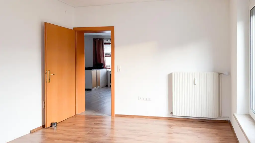 Modernisierte Erdgeschosswohnung mit zwei Balkonen, Gartenmitnutzung & durchdachtem Grundriss
