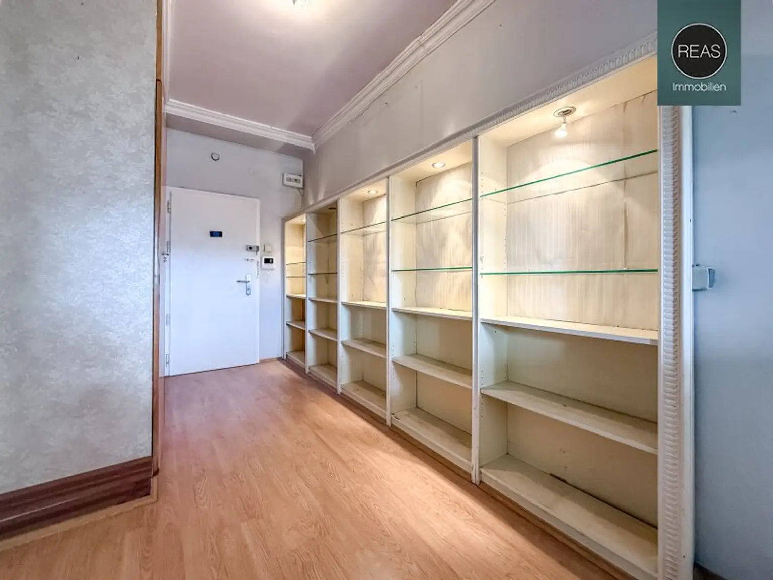 Wohnungspaket in Top-Innenstadtlage! 2 nebeneinander liegende Wohnungen mit 2 Loggien, neuen Fenstern und unverbautem Traumblick!