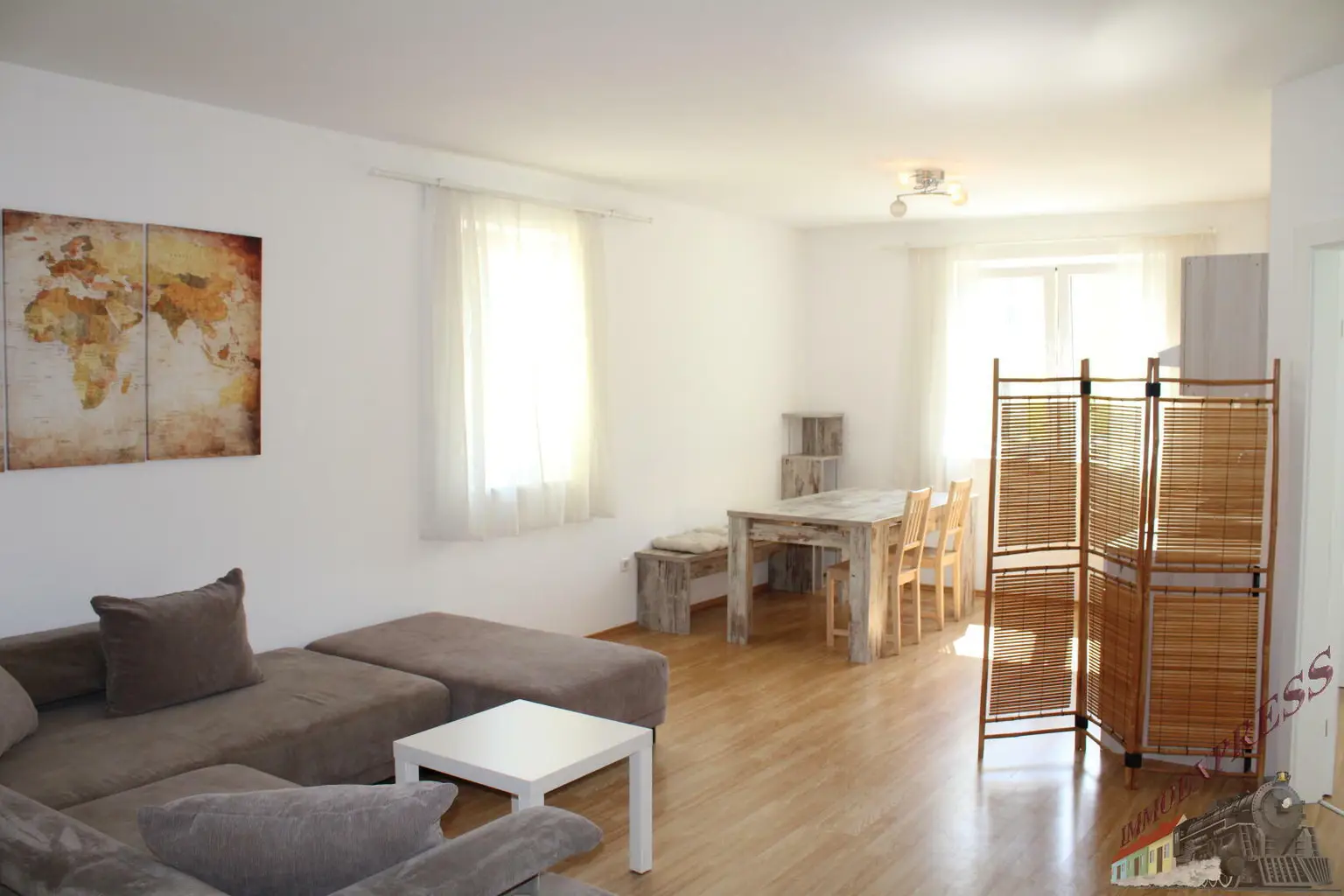 Sehr schöne 2 Zimmerwohnung mit 55 m² und unbefristetem Hauptmietvertrag. Haustiere erlaubt. Direkt beim Schwimmbiotop