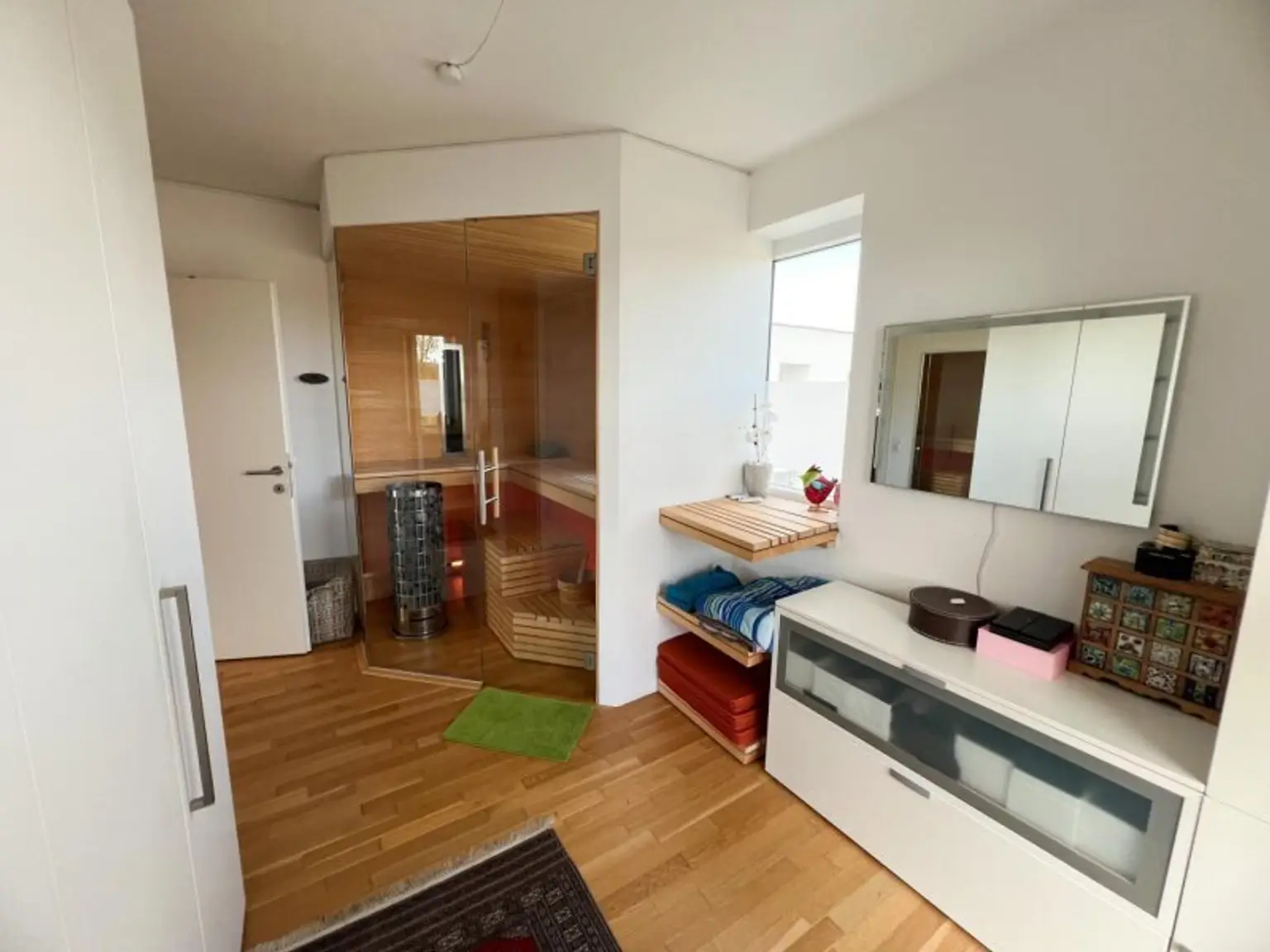 Zimmer mit Sauna und Zugang zur Terrasse