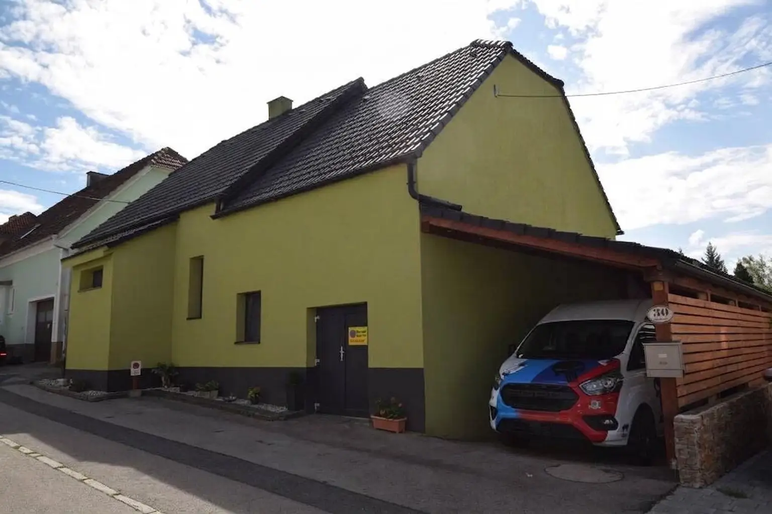 Haus mit Carport