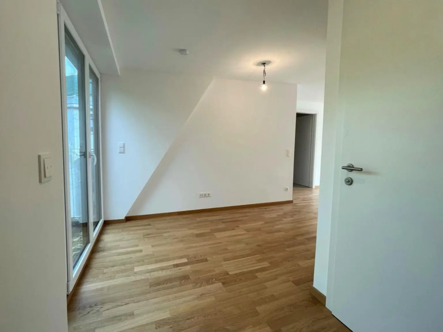 DACHGESCHOSS-Traum in Döbling: 3 Zimmer, sehr große Dachterrasse mit Ausblick, Balkon, 2 Loggien, Klimaanlage, Lift, Top-Ausstattung
