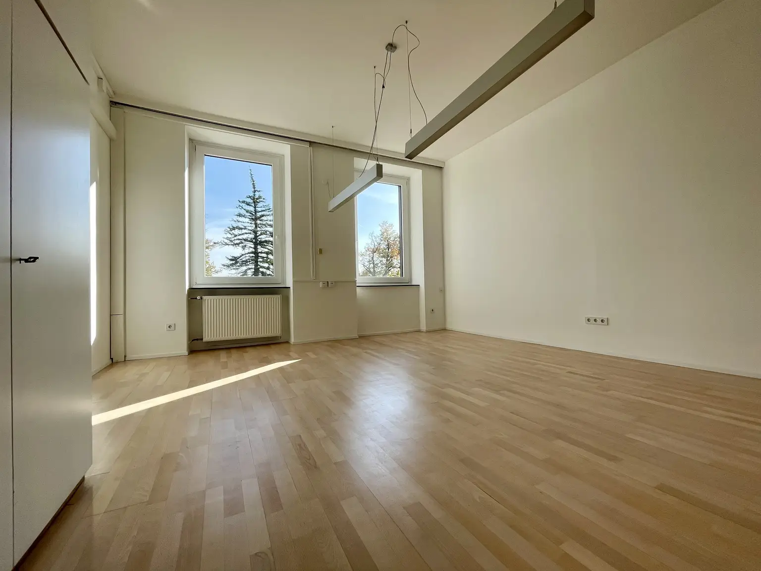 Kleines straßenseitiges Bürozimmer