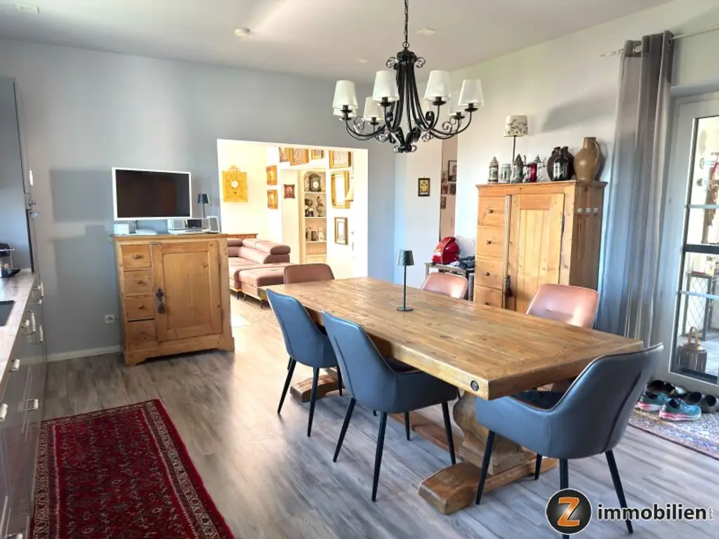 Modernes Wohnhaus mit zwei barrierefreien, getrennten Einheiten