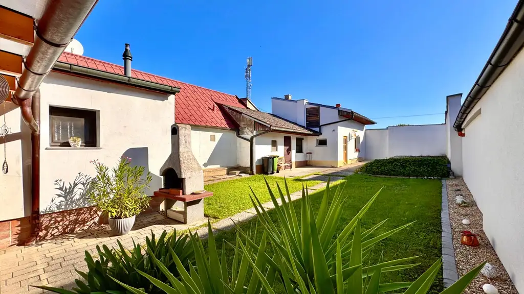 Gepflegtes Haus mit uneinsehbarem Garten