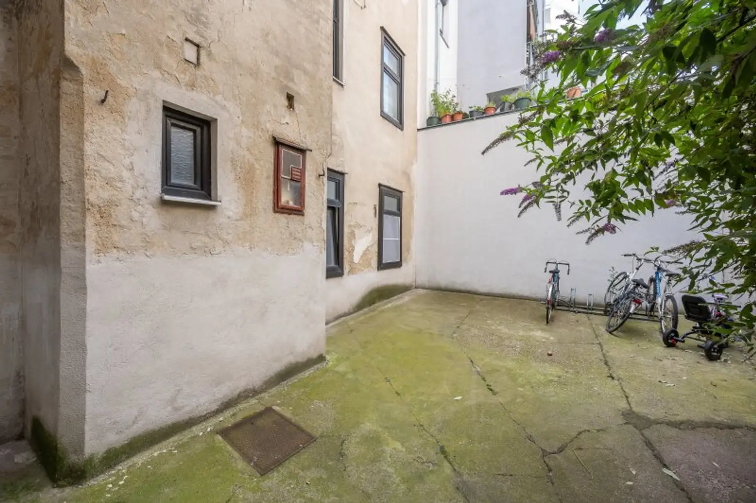 ++NEU++ Für Bastler: Sanierungsbedürftige 1-Zimmer-Wohnung, viel Potenzial!