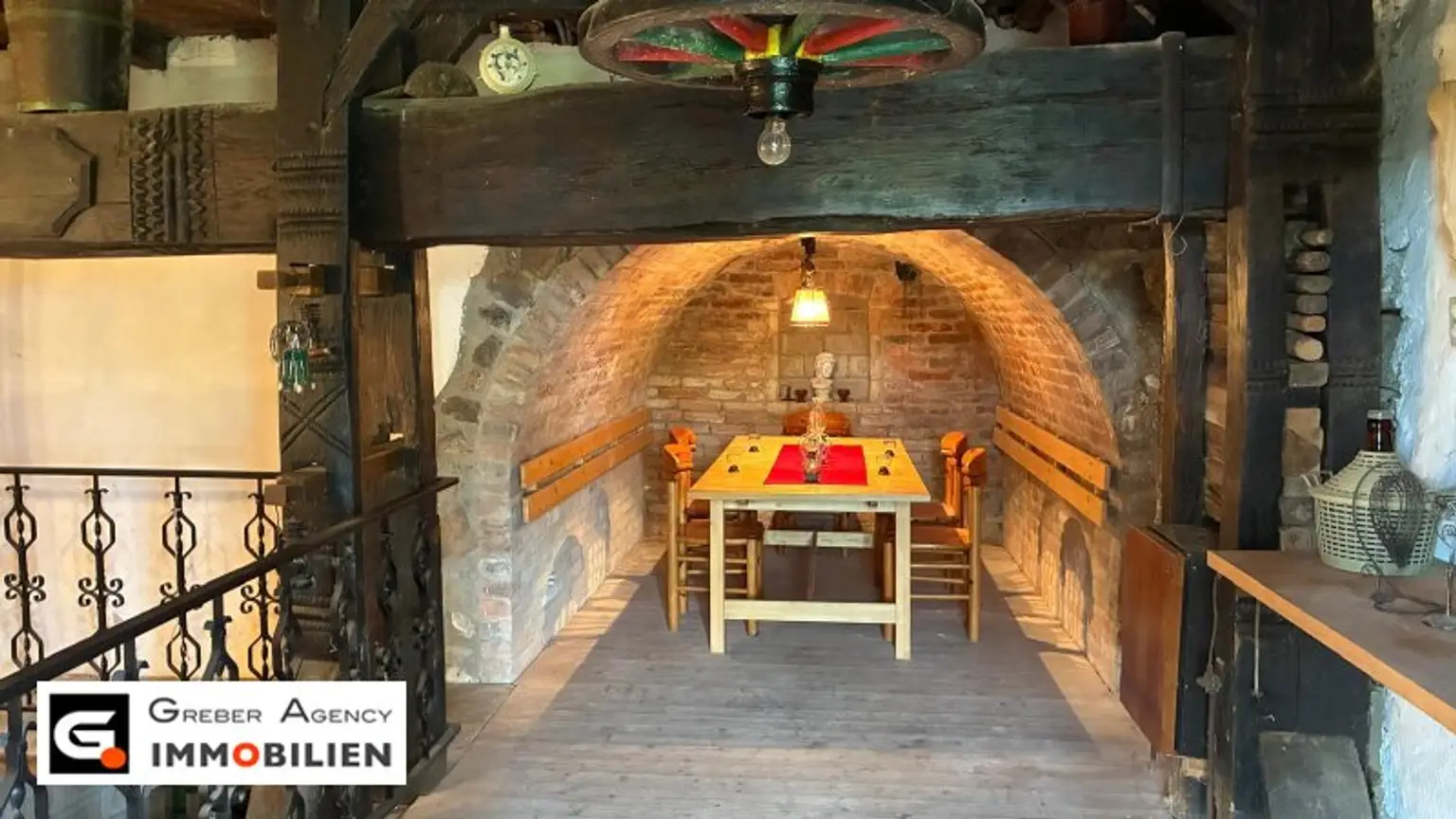 Urige Gemütlichkeit im eigenen Presshaus mit Fernblick