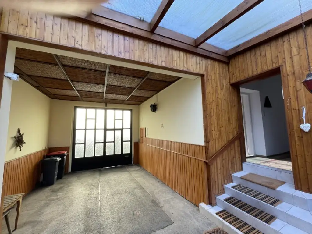 GROSSZÜGIGES ANWESEN MIT WOHNHAUS -- WUNDERSCHÖNER INNENHOF UND GROSSER GARTEN -- 1.315 m²!