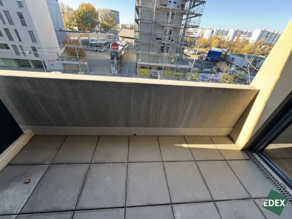 2-Zimmer-Wohnung mit Loggia und Einbauküche – perfekt für Singles & Jungpaare