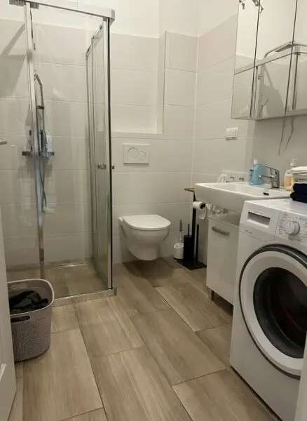 Vollsanierte 2-Zimmer-Wohnung in generalsaniertem Altbau