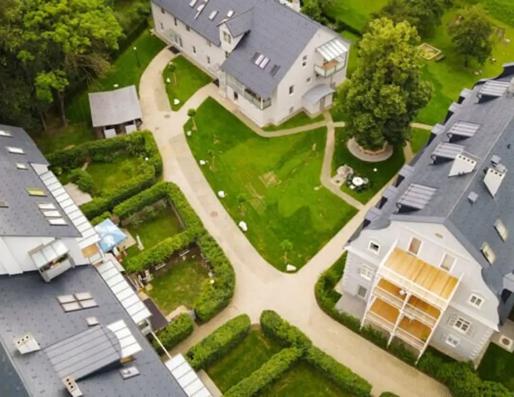 Provisionsfrei / Keine Grunderwerbsteuer!: Feldkirchen - 3-Zimmer-Wohnung im Grünen mit großem Balkon und Spielplatz