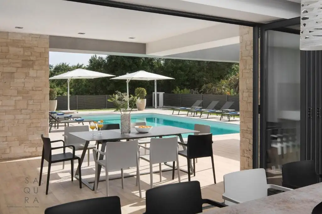 Zeitgenössische Luxusvilla in Ližnjan – Mediterrane Eleganz an der Küste Istriens