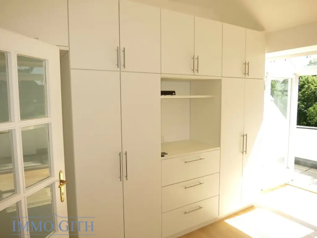 PROVISIONSFREI: PENTHOUSE MIT TERRASSE, LIFT UND KLIMA-ANLAGE IN HIETZINGER VILLA!