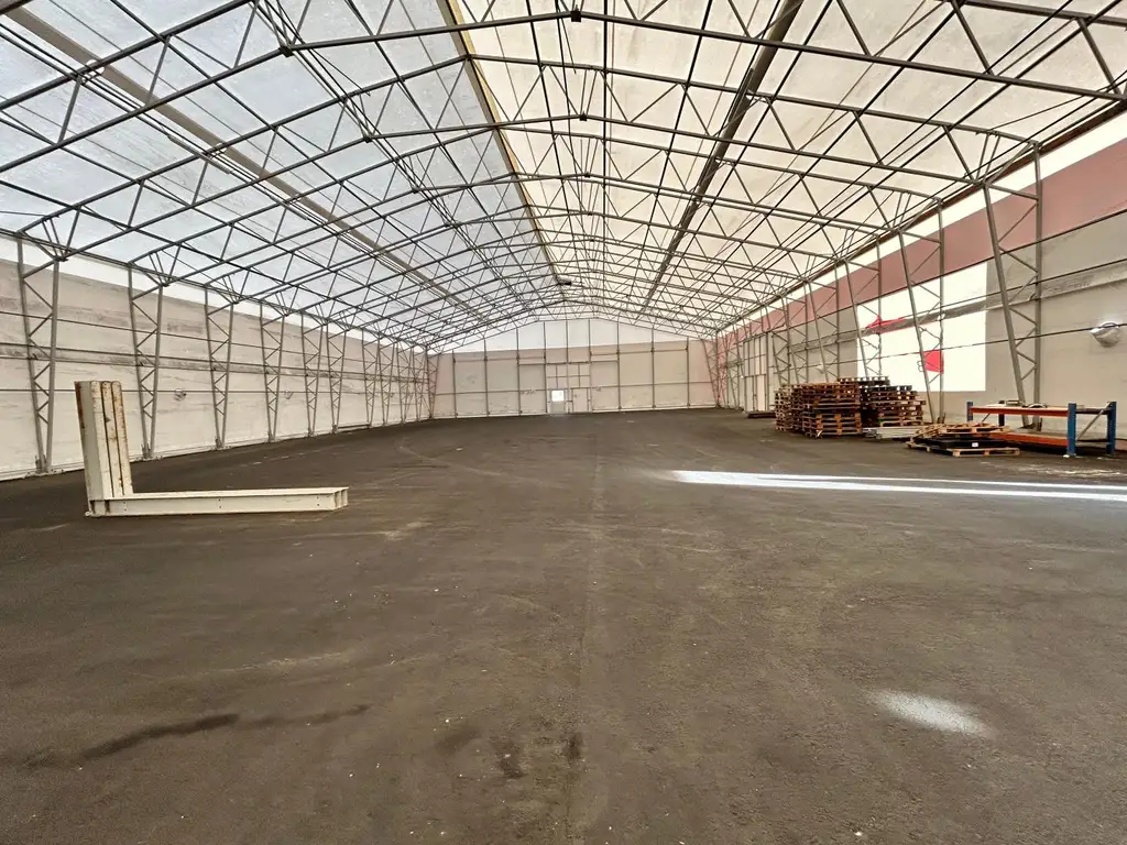 Neuwertige Lagerhalle sowie Produktionsstandort mit Büroflächen
