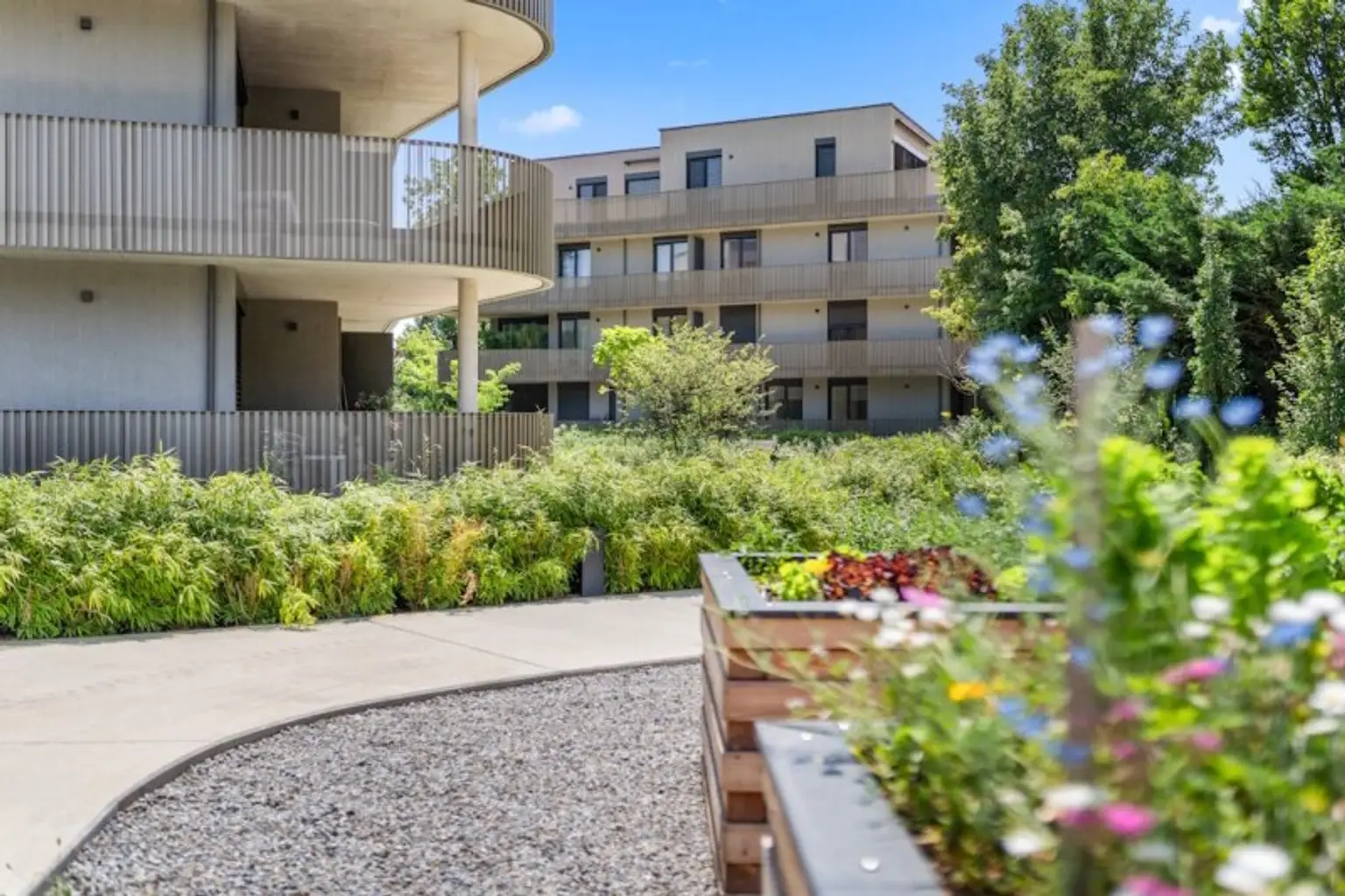 Luxus inmitten grüner Idylle: 2 Zimmer-Terrassentraum im „Private Park Living“