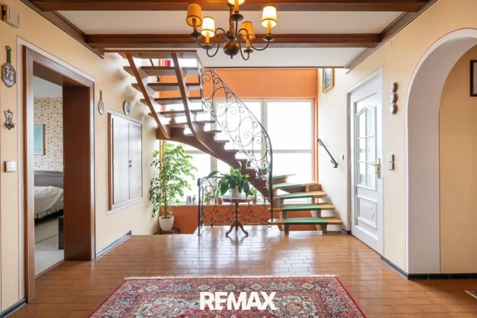 Erdgeschoß,  Diele mit Treppe ins OG