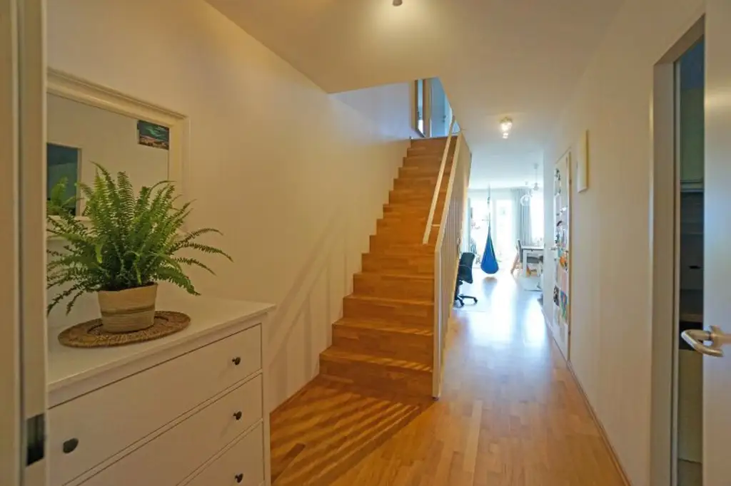 4-Zimmer Maisonettewohnung mit nord- und südseitigen Außenbereichen Nähe Liesinger Platz