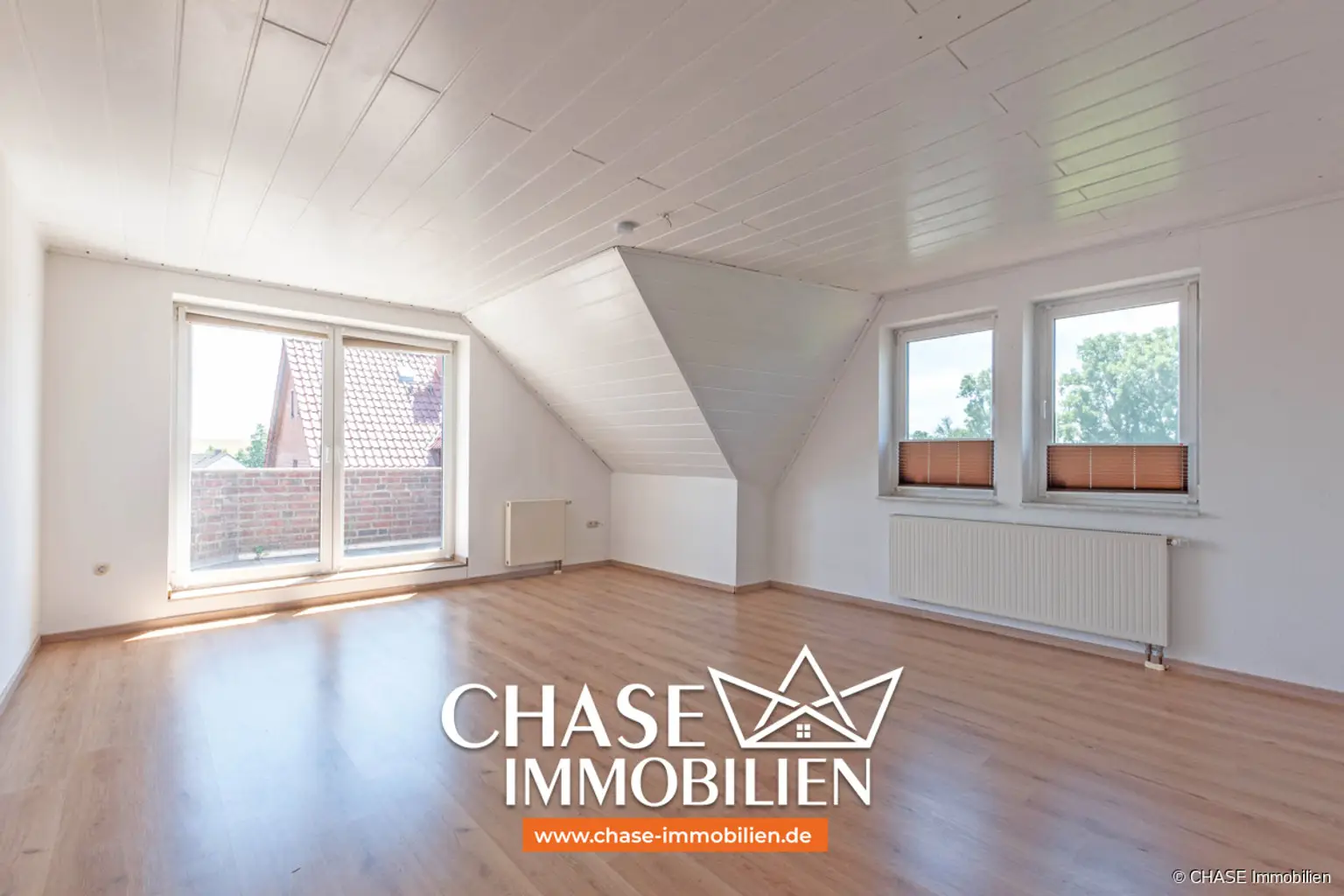 Wohnzimmer mit Balkon