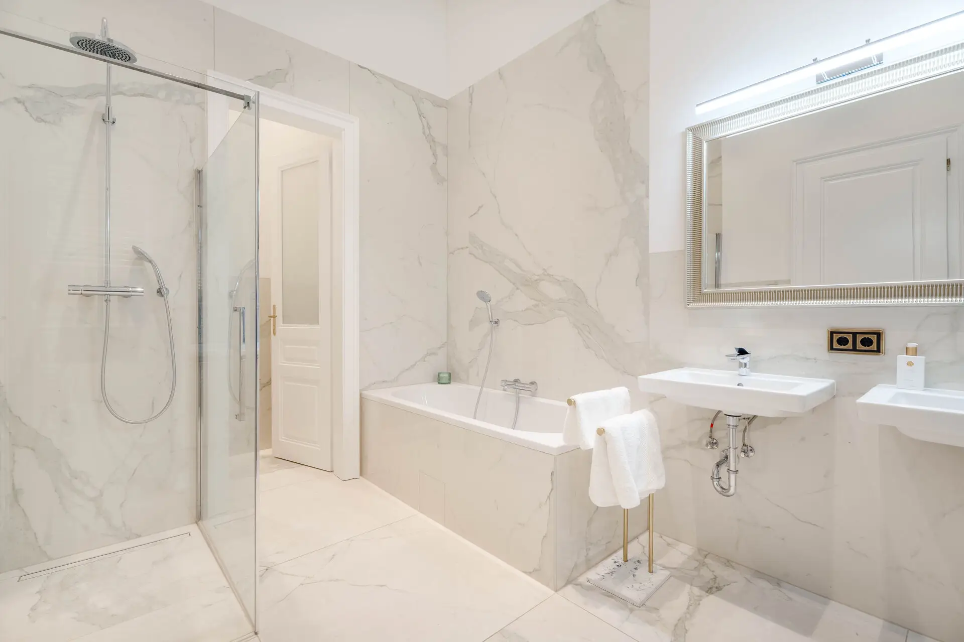 1010_Wien_Imperiales Palais-Apartment_ Badezimmer 2