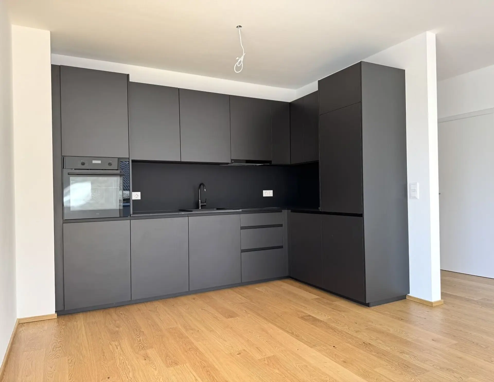 90M² Penhousewohnung mit Ost-Süd-Und Westbalkon zu Mieten!