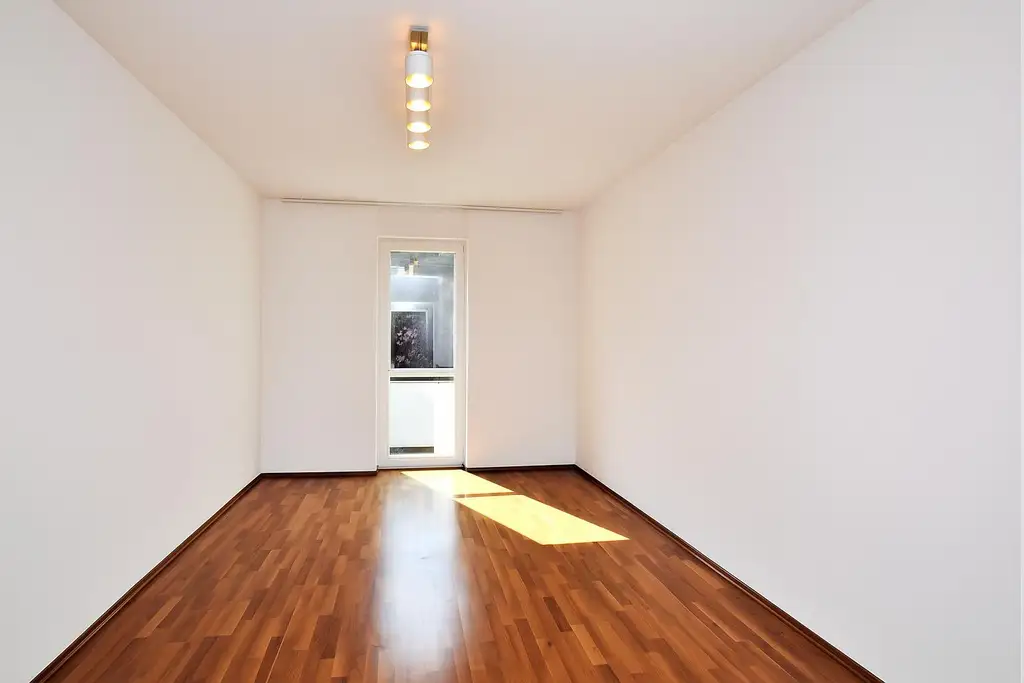 Moderner Wohntraum mit Loggia und Balkon