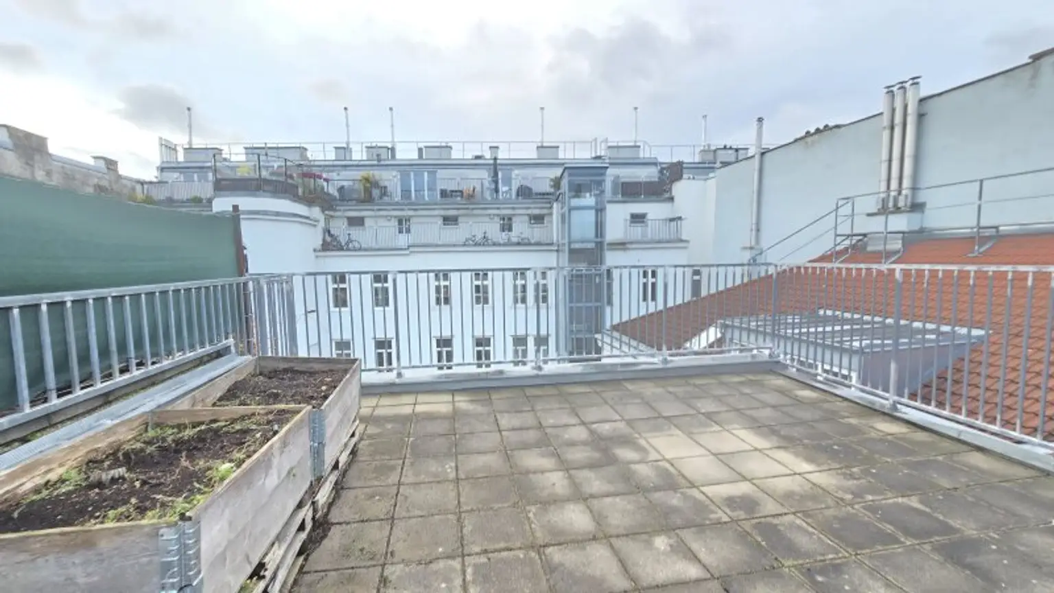 Schöne 4 Zimmer Wohnung mit große Terrasse. Nähe Westbahnhof U3/U6