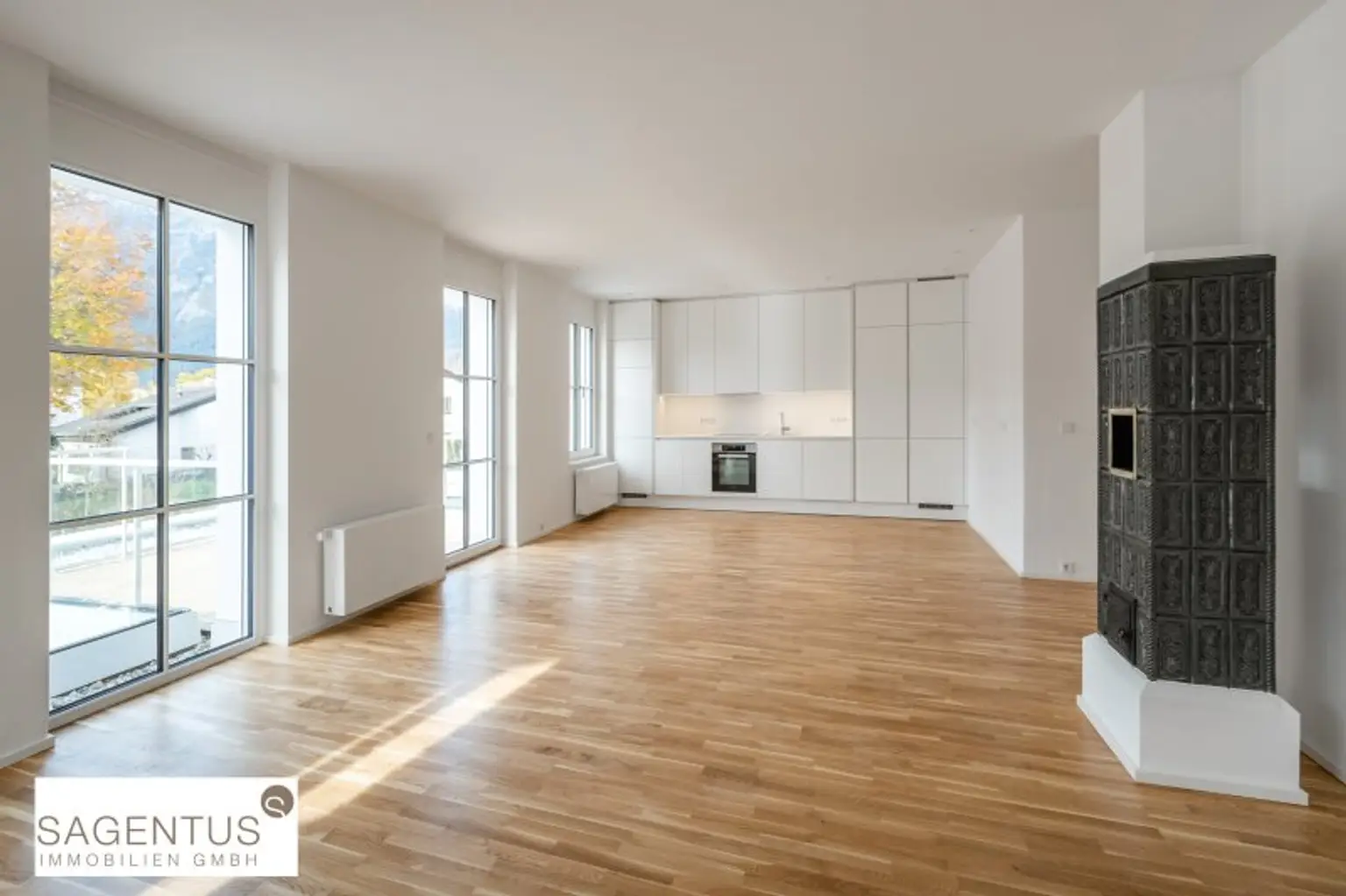 ELEGANZ TRIFFT MODERNE: Luxuriöse 3-Zimmer-Wohnung mit sonnigem Balkon inkl. Bergblick im Villenviertel zu mieten!