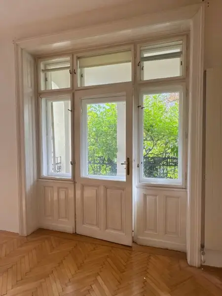Exklusives Altbaujuwel in Gersthof – Sanierungsbedürftige 3,5-Zimmer-Wohnung mit Balkon in Zinsvilla