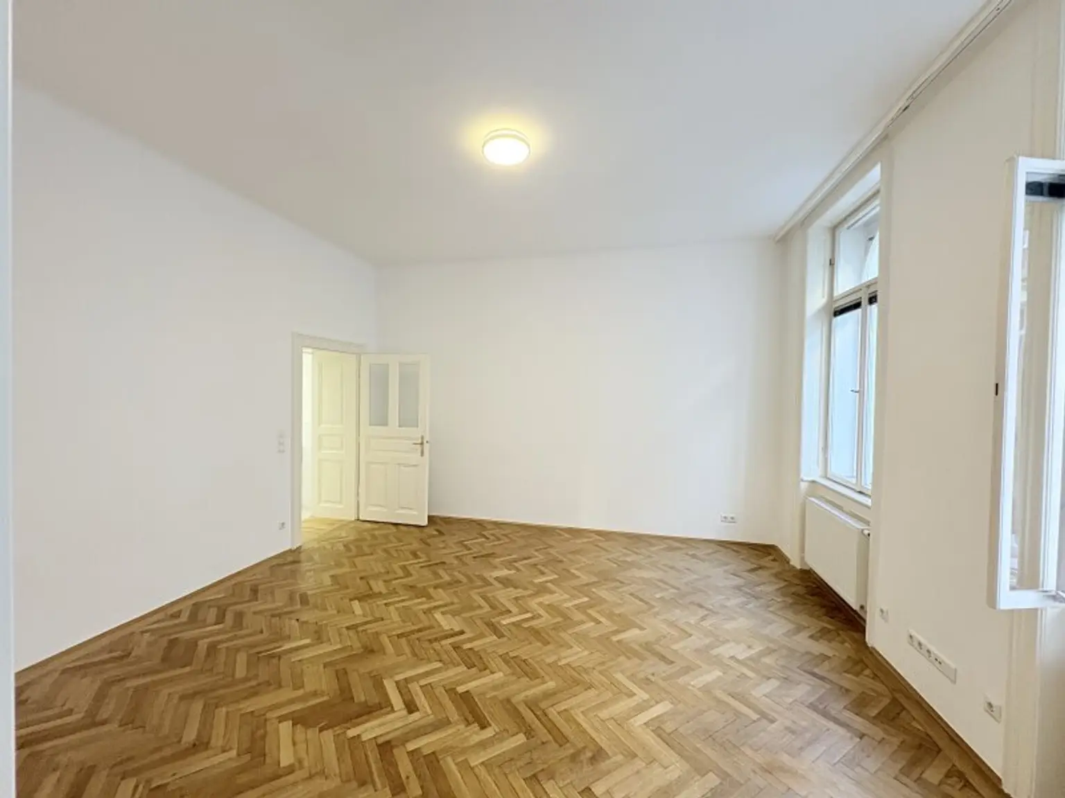 Großzügiges 3-Zimmer Altbaujuwel mit Nähe zur U4 Friedensbrücke! Zwei Badezimmer!