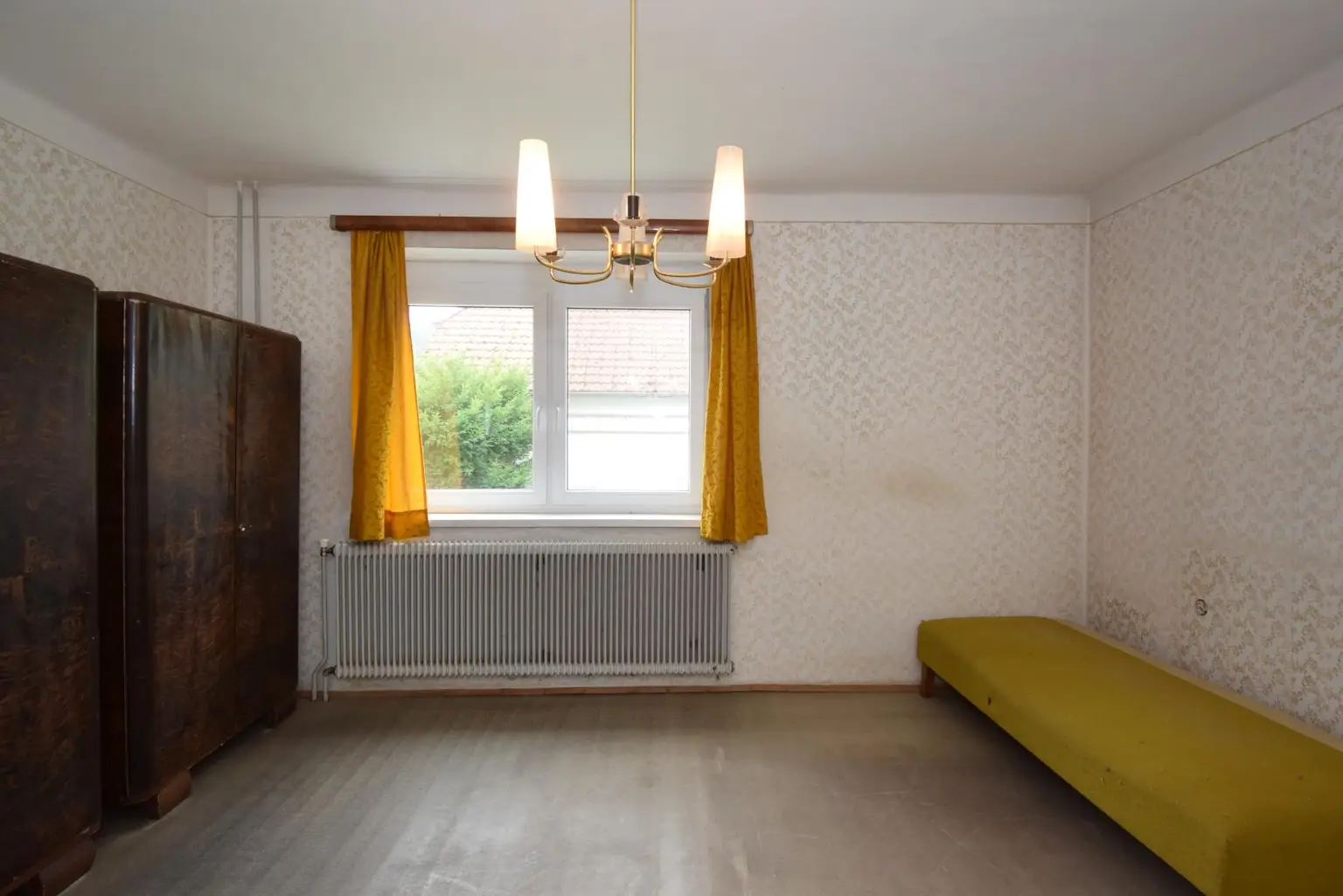geräumiges Zimmer
