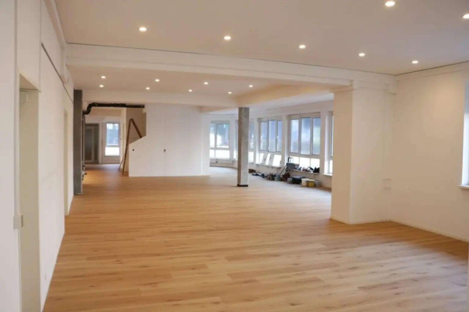 Immobilienpaket: Ausbaubare Erdgeschossfläche (6 WH) und weitere 3 WH in Wohnanlage in Wattens