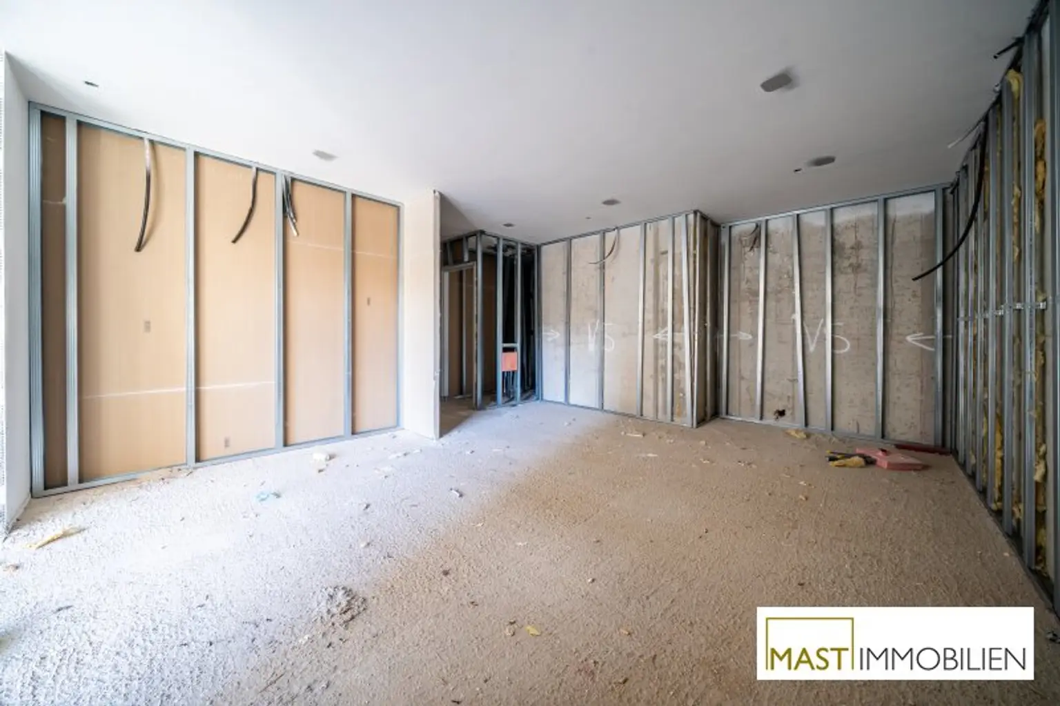 Ende 2026! Provisionsfrei - Großzügige 3 Zimmer Wohnung mit 15 qm Freifläche unweit der Alten Donau!