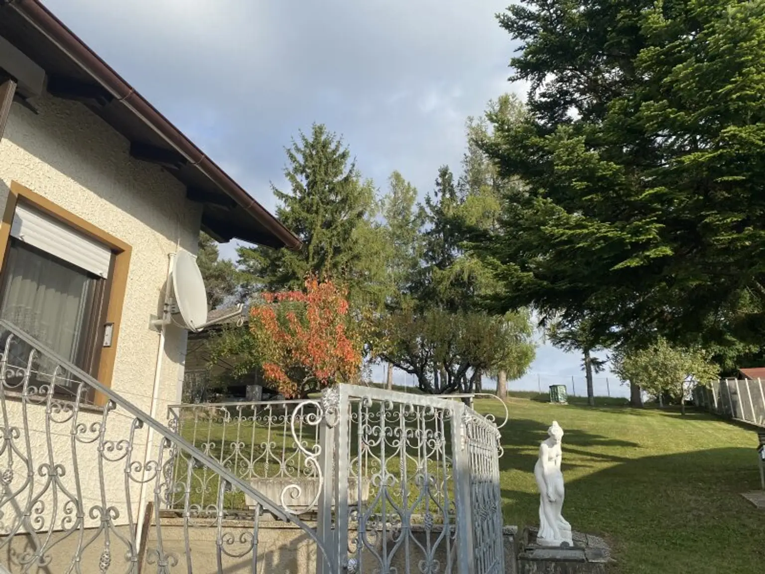 Gepflegtes Miethaus in ruhiger Aussichtslage