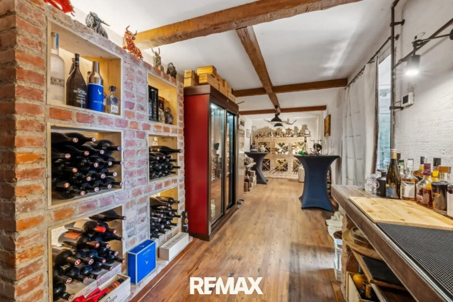 gemütlicher Weinkeller