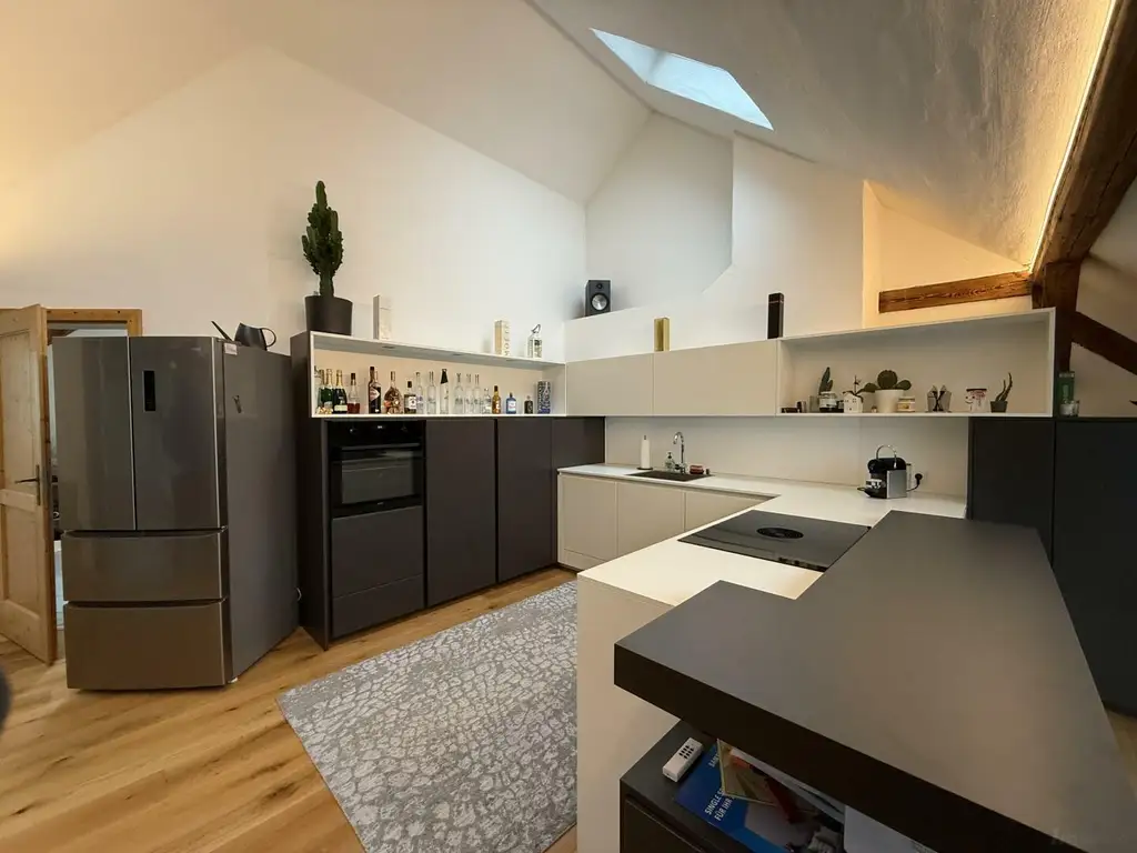 Seltene Gelegenheit! Hochwertige, offen geschnittene Wohnung mit Uhrturm-Blick
