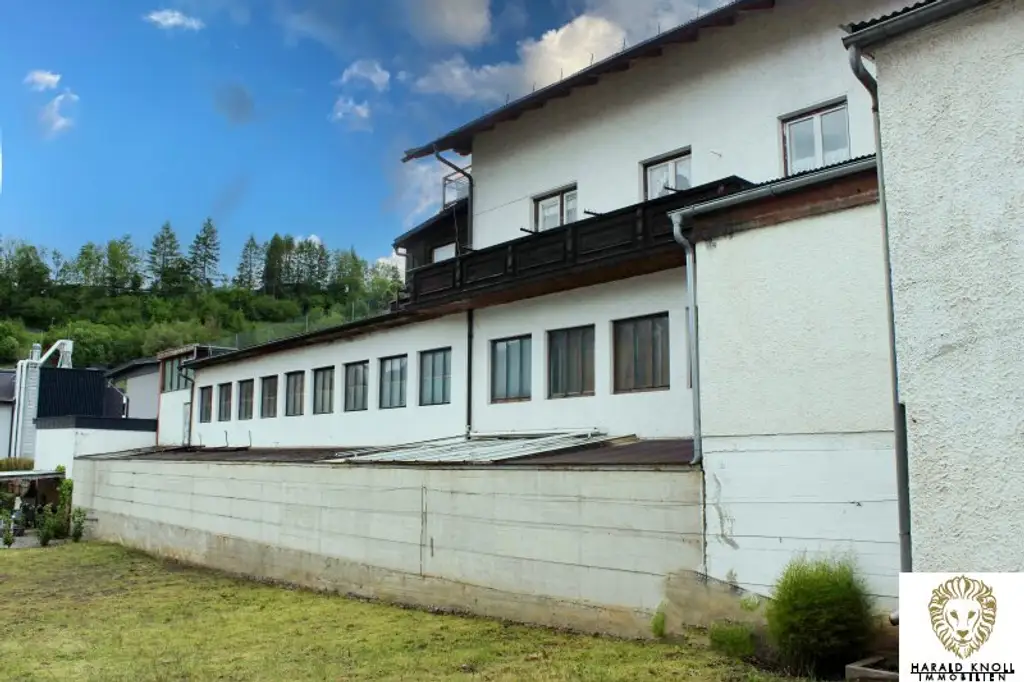 Wohn- und Betriebsgebäude in Natters
