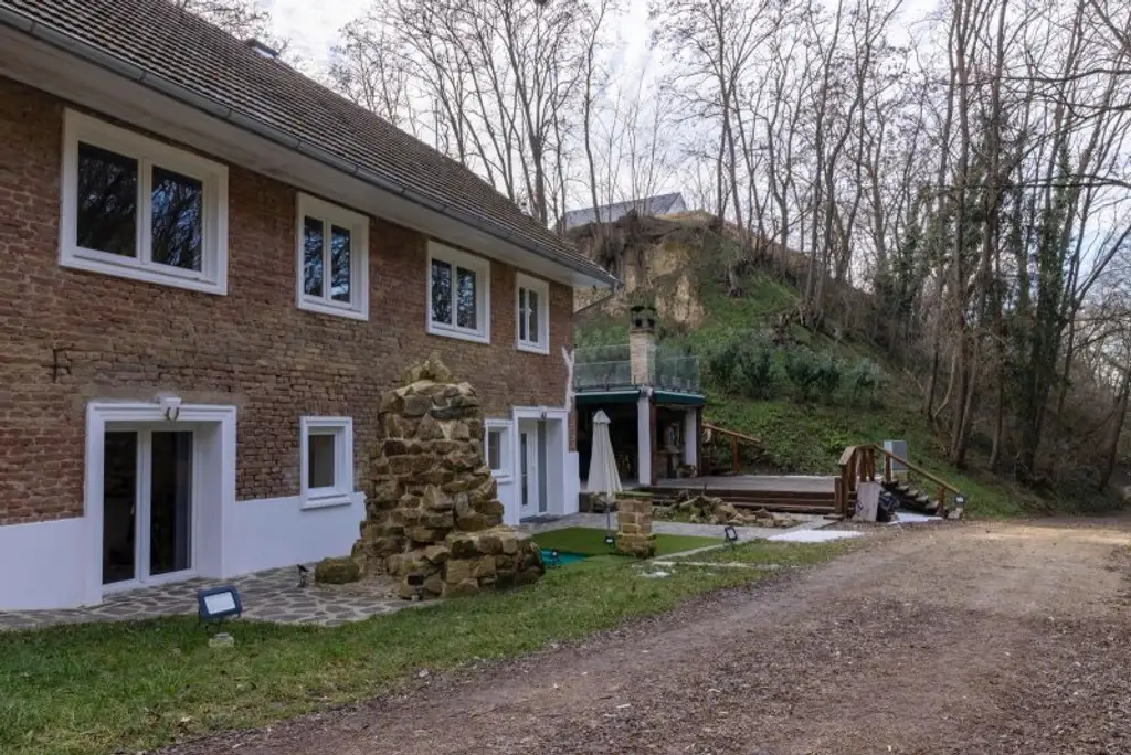 Exklusive Landhausvilla in Engelmannsbrunn – Luxus, Ruhe & Privatsphäre im Herzen des Wagrams