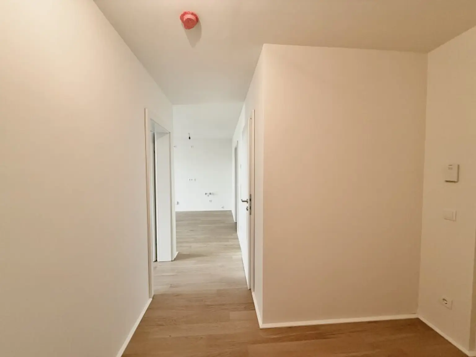 Tolle 3-Zimmer Wohnung in traumhafter Lage nahe dem Kagraner Platz! Erstbezug auf Eigengrund, provisionsfrei und fertiggestellt