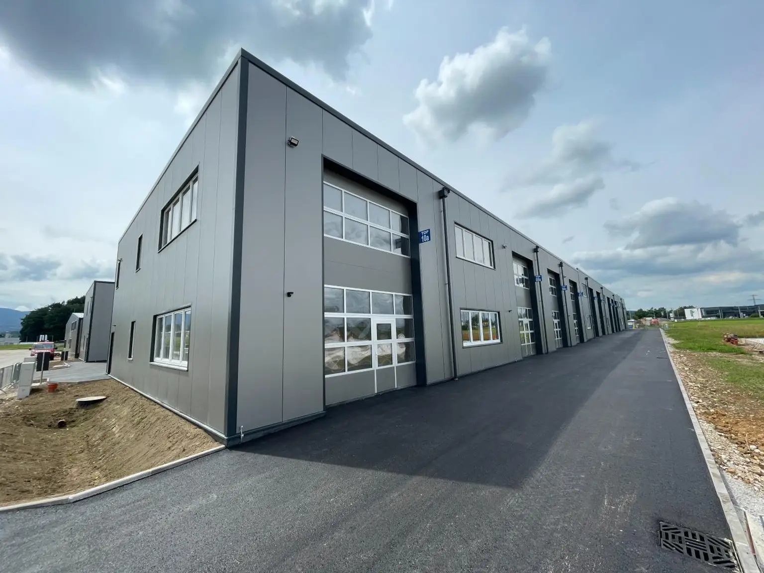 Betriebs-/ Produktions- oder Lagerhallen von 44 - 224 m² Fläche, 1A Standort ab Herbst 2025 im BUSINESS PARK REGAU (Top 14a)