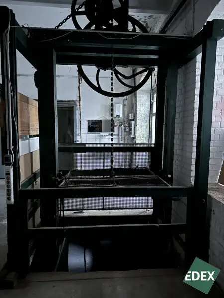 Yppenplatz - spannende Geschäftsfläche mit Gewölbekeller