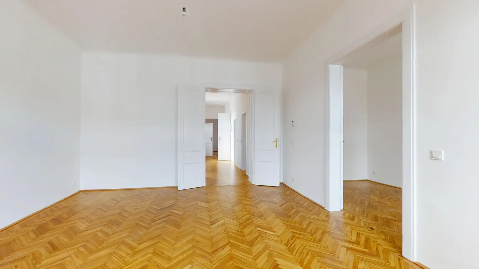 Fasangartengasse/Klimtgasse: Loggiawohnung - 2 1/2 Zimmer - Erstbezug - Unbefristet